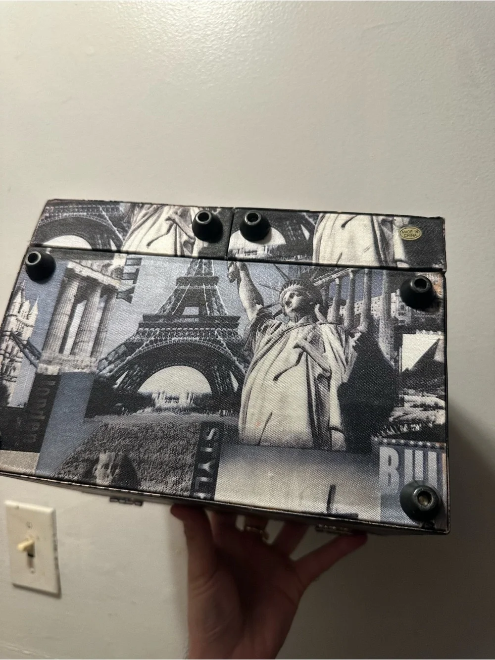 Caboodles World Travel Makeup Train Case – Eiffel Tower London Pyramids Y2K